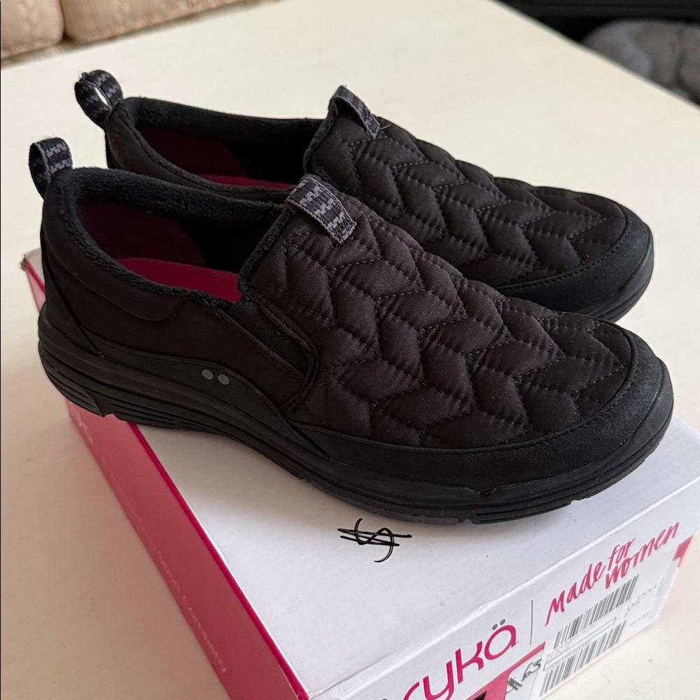 Ryka Black Quilted Slip-On Moccasin with Pink Lining sz 9